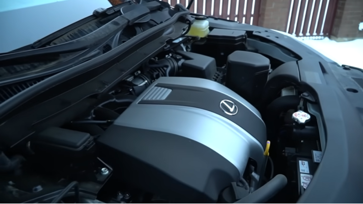 Подкапотное пространство Lexus RX350