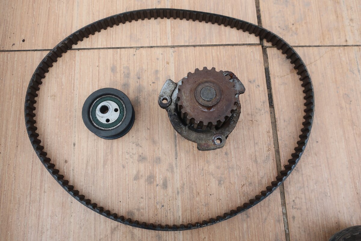 старый комплект ГРМ с Лады Калины после 70 000 км пробега