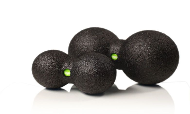 Упражнения с массажным мячом BLACKROLL