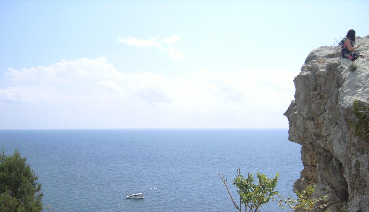 Крым. Ласточкино гнездо. Личное фото автора.