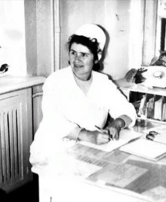 Советская врач.