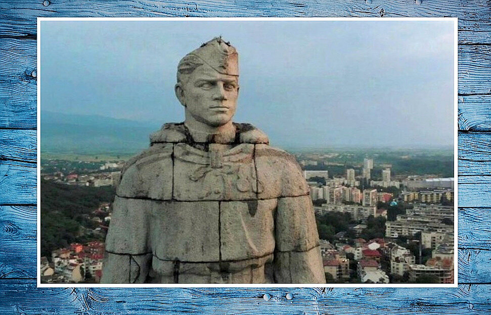 Пловдив. Слушать песню алеша болгарии русский. Памятник алеше с девочкой. Памятник советскому солдату алёша, город пловдив ( болгария). Советский пловдив болгария.