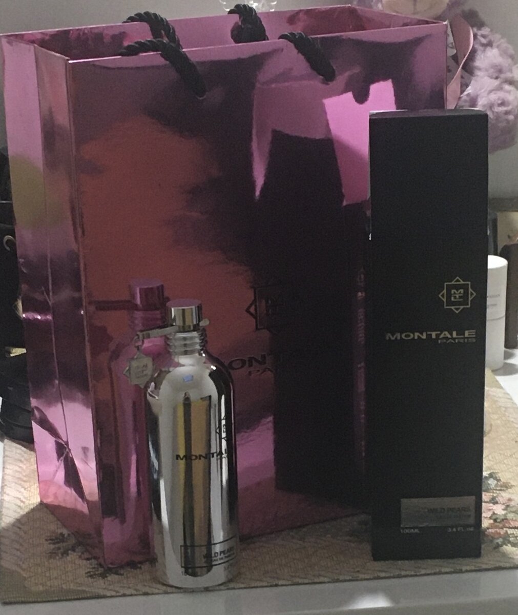 Пирамиду аромата добавляют гвоздика, ландыш, ваниль, мускус, сандал 