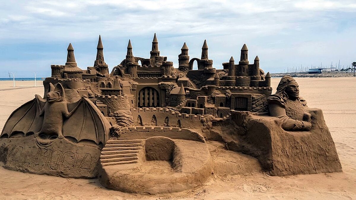 Sand castle. Песочный замок. Замок из песка. Постройки из песка. Город из песка.