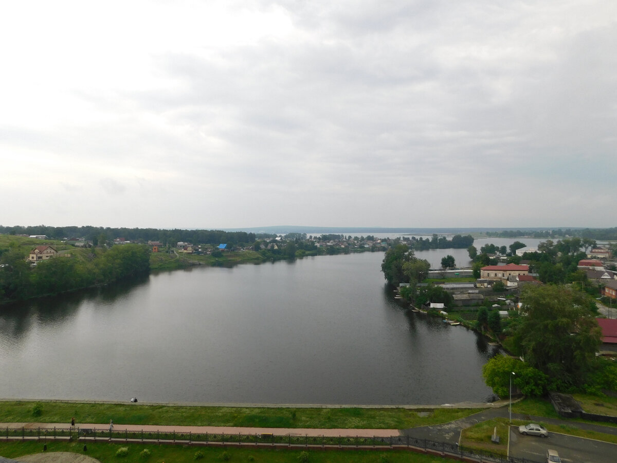 Вид на окрестности с высоты Невьянской башни. Фото автора.