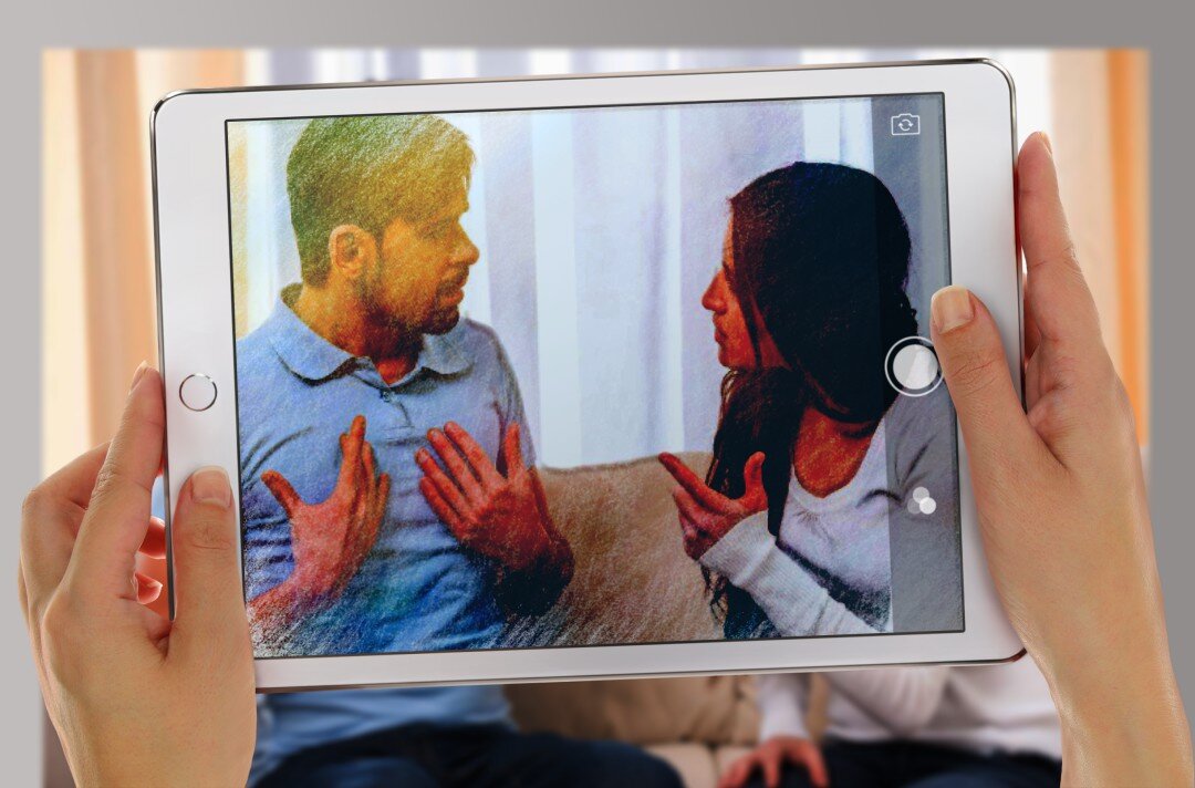 Мне тоже ничего от них не нужно, но я не понимаю, почему он должен содержать свою сестру?