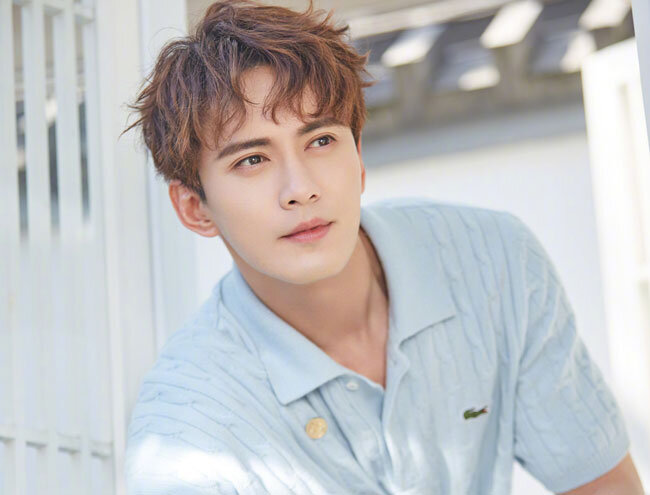 решила проиллюстрировать эту статью фото китайских актеров :) Сюй Джен Си (английское имя Джереми Джонс)