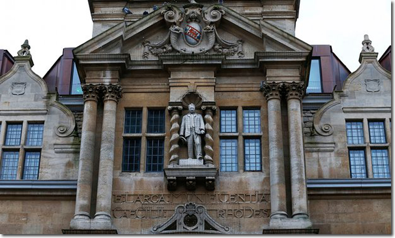 Некоторые студенческие группы в Великобритании попытались добиться снятия статуи Сесила Родса с постамента в колледже Оксфордского университета, которому он завещал значительную сумму денег.