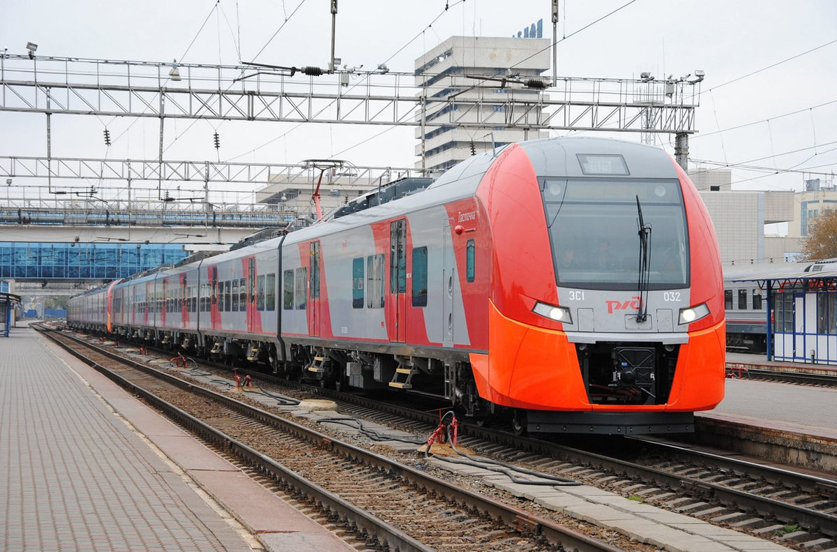 Ростов на дону адлер поезд ржд. Электричка Ласточка Ростов на Дону. Станция Ростов главный Ласточка. Станция РЖД Ростов главный. Поезд Ласточка Краснодар.