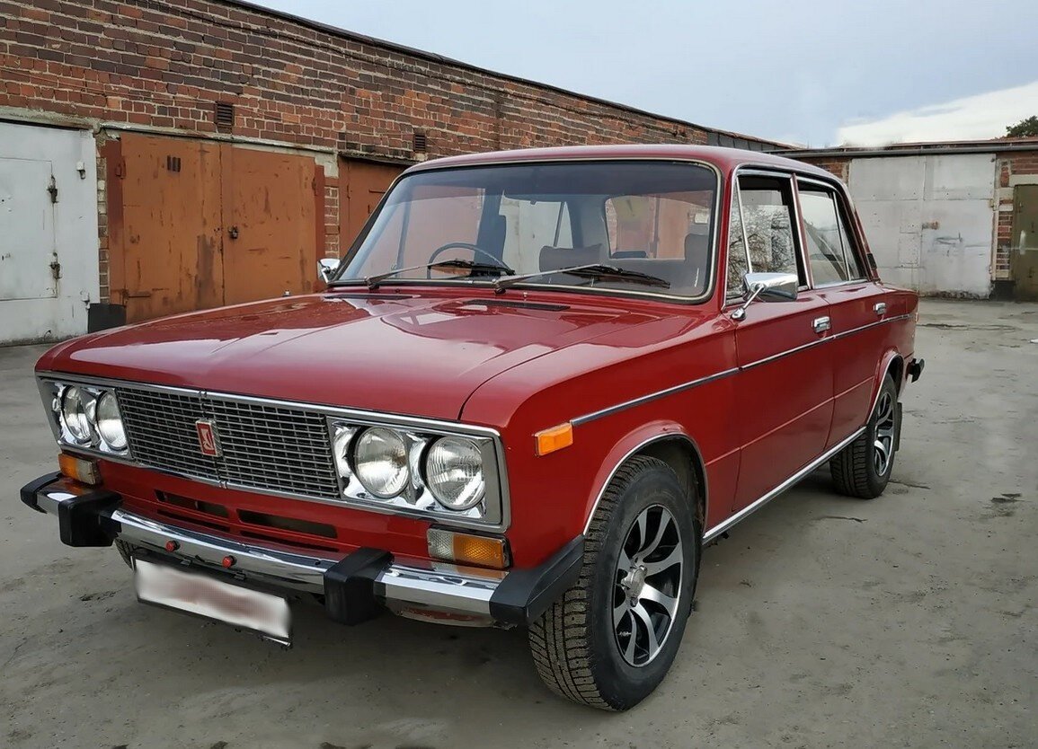 Вот такой примерно был автомобиль. Фото из свободного доступа.