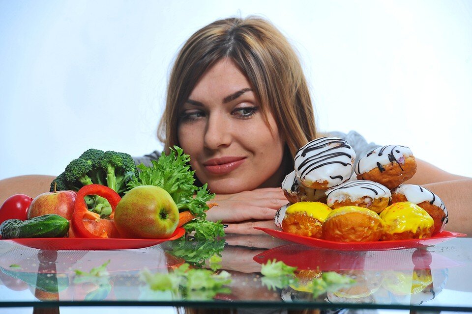     Желании съесть что-то вкусненькое и вредненькое, которое просыпается в каждом из нас, стоит только решить контролировать свое питание. Евгения ГУСЕВА
