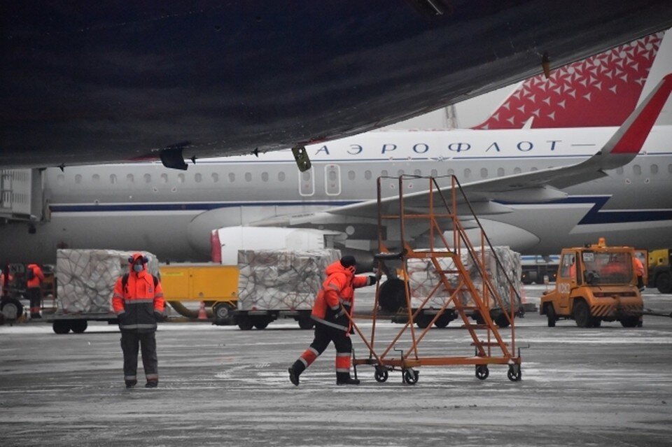     Компания «Аэрофлот» приостановила рейсы из Москвы в семь городов России из-за военной операции на Украине Владимир ВЕЛЕНГУРИН