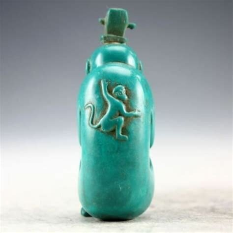 Нефритовый сосуд для духов. Материл взят из свободного источника.