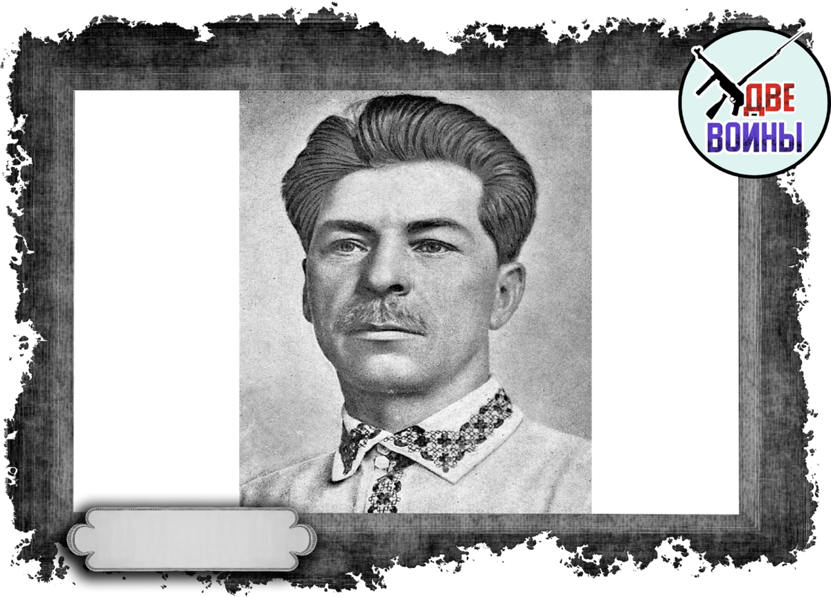 Постышев (как и Хрущёв) любил носить украинскую рубашку-вышиванку. Фото в свободном доступе