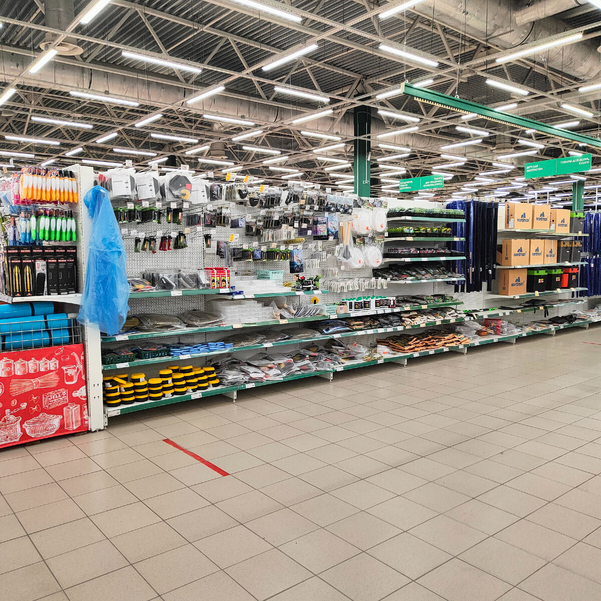 Гипермаркет Окей.  Стеллажи
