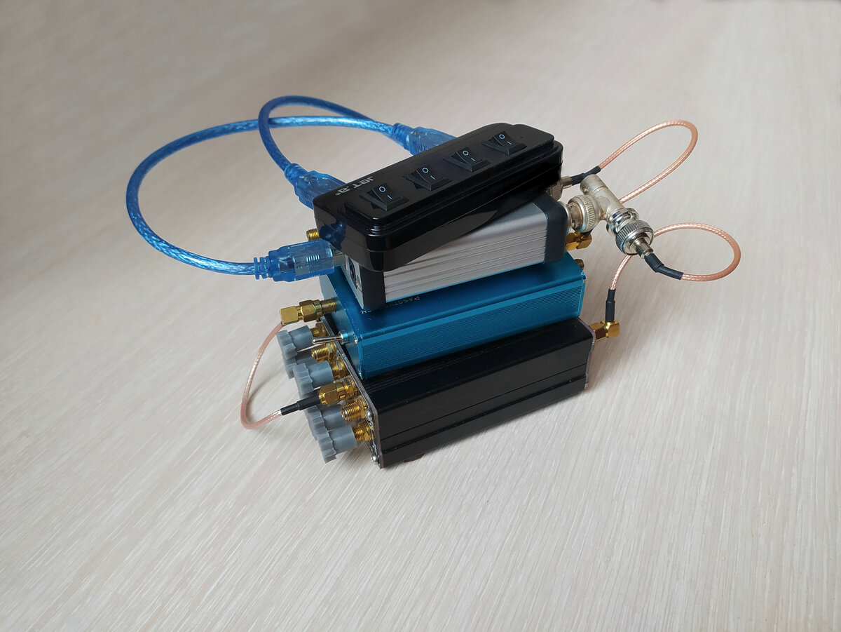 На фото: вертикальный ионозонд