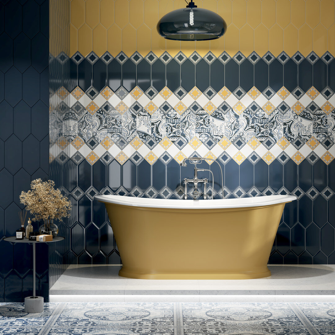 Интерьер ванной с керамической плиткой "Алмаш" 14*34 см на стене и 30*30 на полу