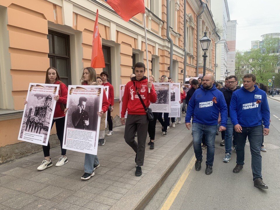     Тысячи активистов «Молодой Гвардии» призвали Европу вспомнить правду о Великой Отечественной войне. Фото: пресс-служба