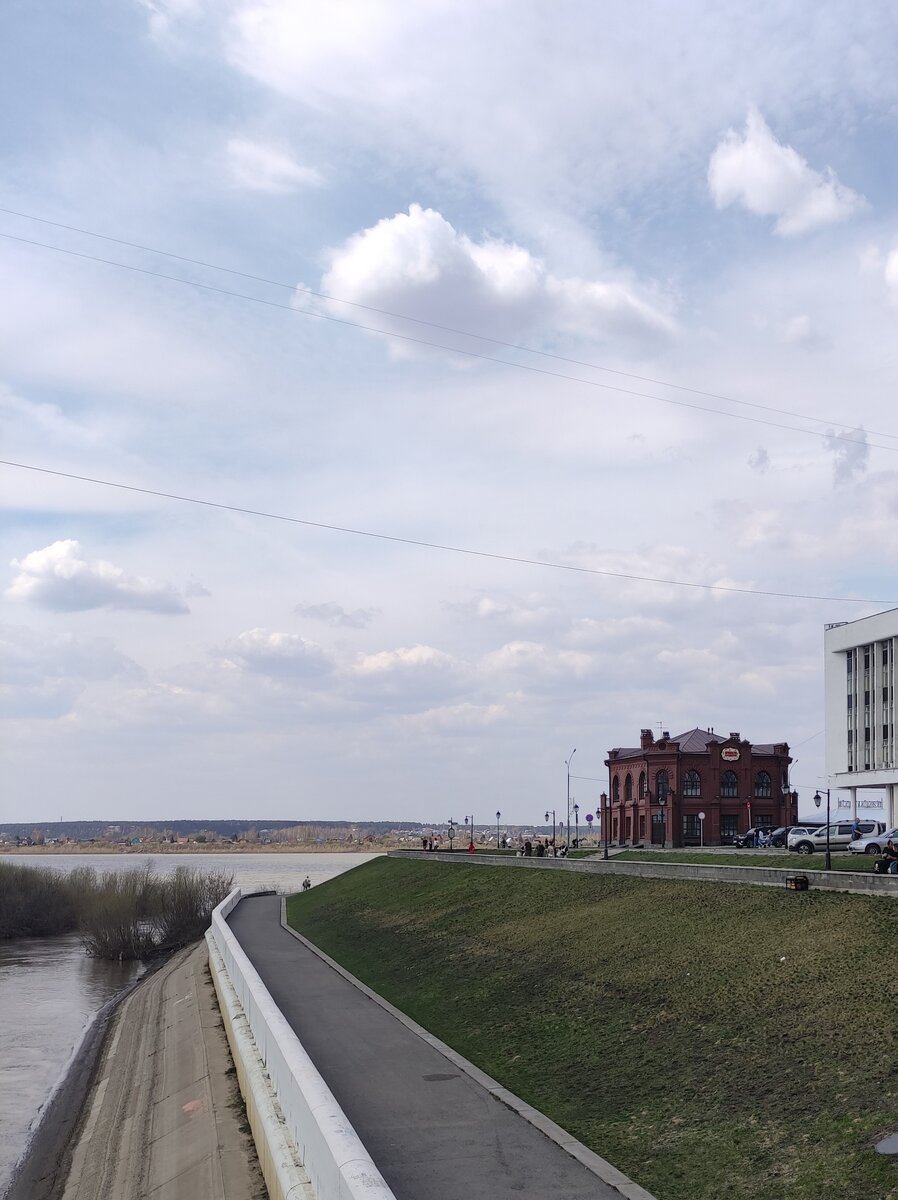 Ушайка впадает в Томь. "Славянский базар" (ресторан "Пряности и радости")