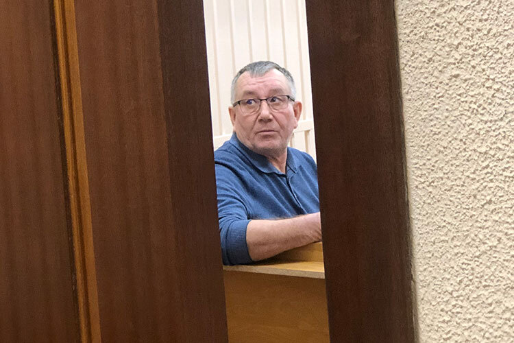 Ровно год потребовался следственному комитету по Татарстану, чтобы довести до суда резонансное уголовное дело о махинации с ремонтом пожарных машин МЧС, фигурантом которого проходит Вячеслав Алчин