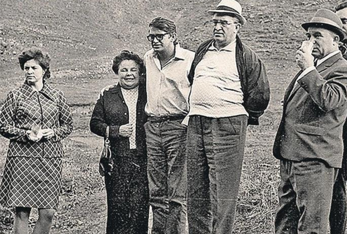 В центре Юрий и Игорь Андроповы