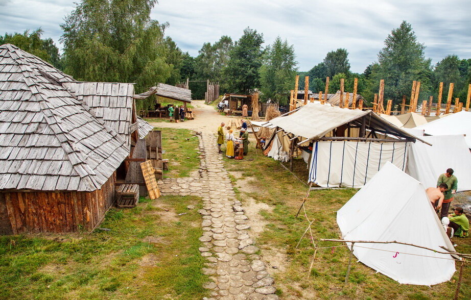 Кауп деревня викингов. Поселение викингов калининград. Деревня викингов кауп калининград. Деревня викингов калининград. Деревня викингов кауп калининград.