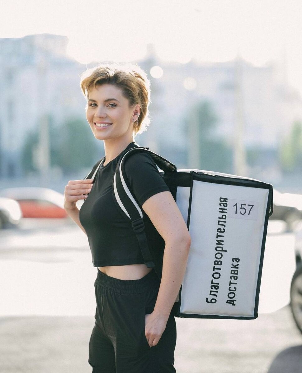 Дочь Валерии устроилась работать курьером 