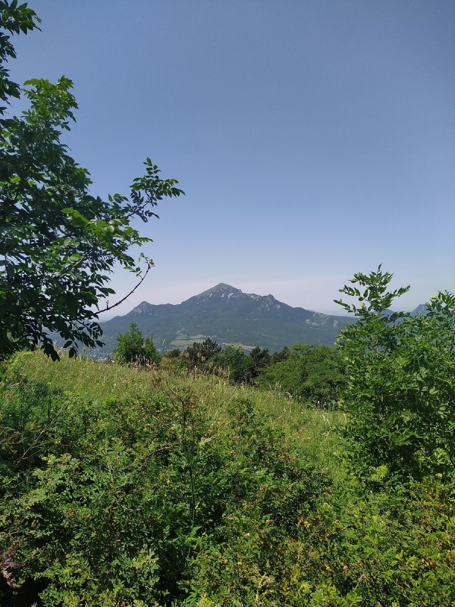гора Бештау, самая красивая из пяти, окружающих Пятигорск