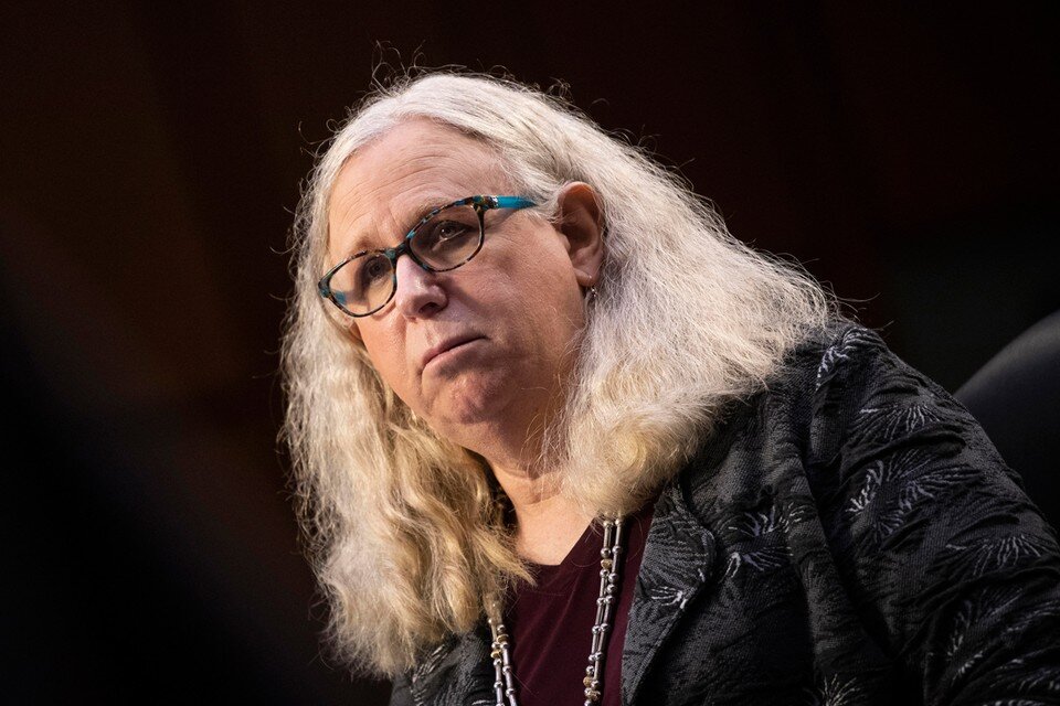     Родившаяся мужчиной по имени Ричард, Левин в 2011 году совершила трансгендерный переход  GLOBAL LOOK PRESS