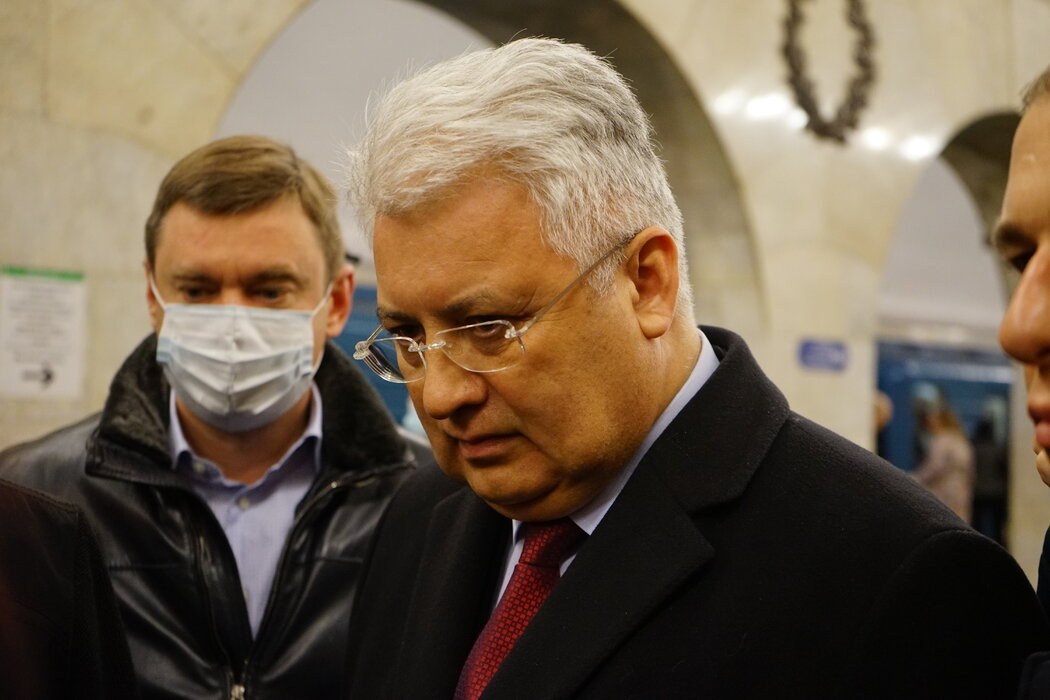 Вице-губернатор Петербурга Олег Эргашев (в центре кадра, курирует здравоохранение в Петербурге). Фото: Мойка78/Николай Овсянников