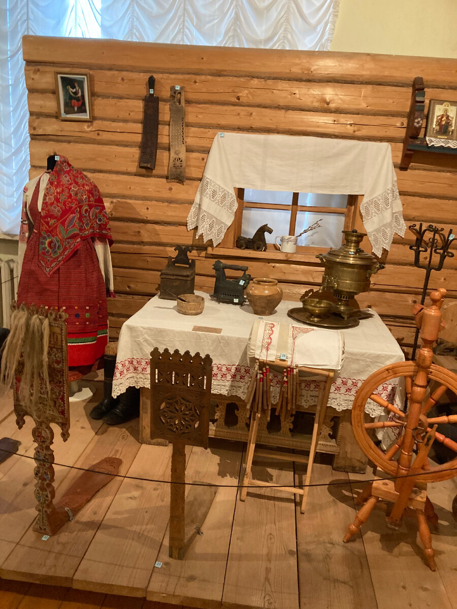 Залы музея "Истории русского платка и шали"