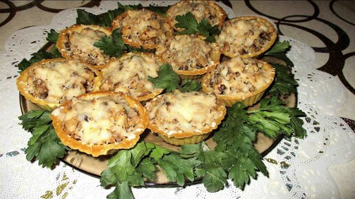 Горячие тарталетки с курицей, грибами и сыром - рецепт с фото пошагово