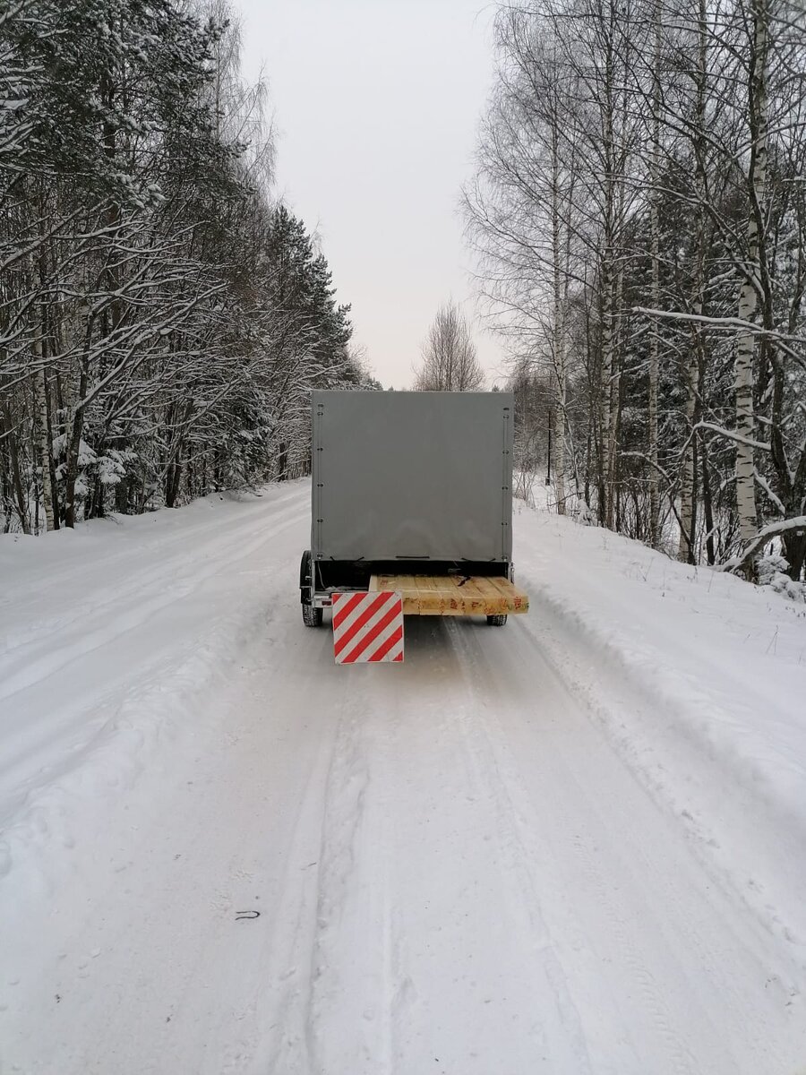 Зря я недавно похвалила трактор, который греб дорогу по деревне. Оказалось, что он только по деревне и разгребал, а дорога до трассы не почищена...