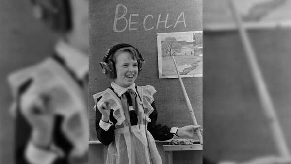 Есть реальные причины, зачем советским ученицам нужны были фартуки на школьных платьях. Фото © Фотохроника ТАСС / Юрий Павлов