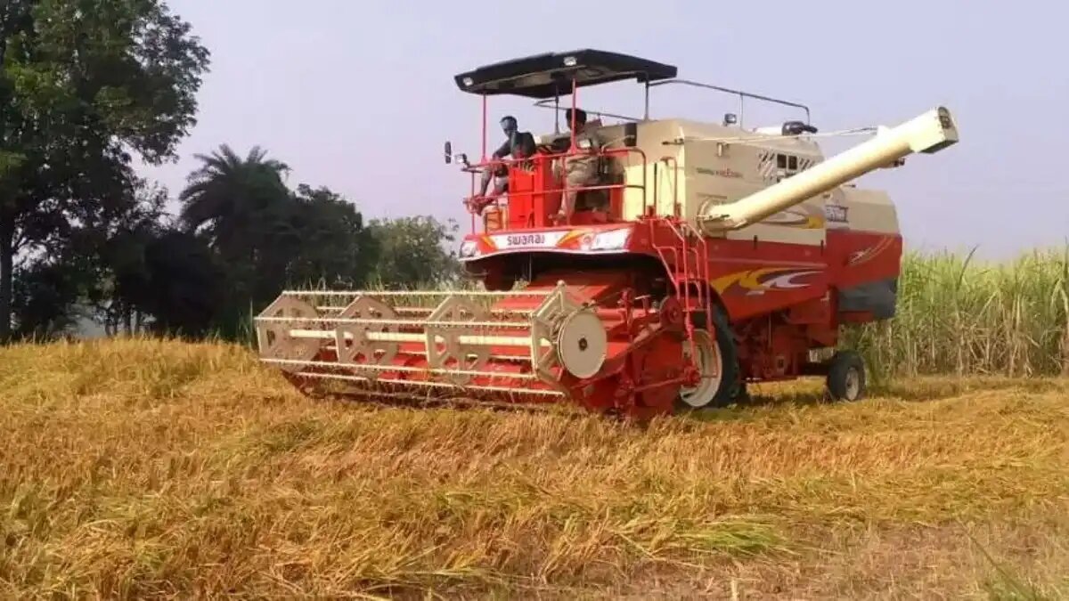  Фото: auto.economictimes.indiatimes.com
Новый индийский зерноуборочный комбайн Swaraj 8200 Wheel Harvester