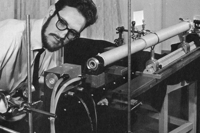     Разрушительный луч: кто изобрел первый лазер в мире