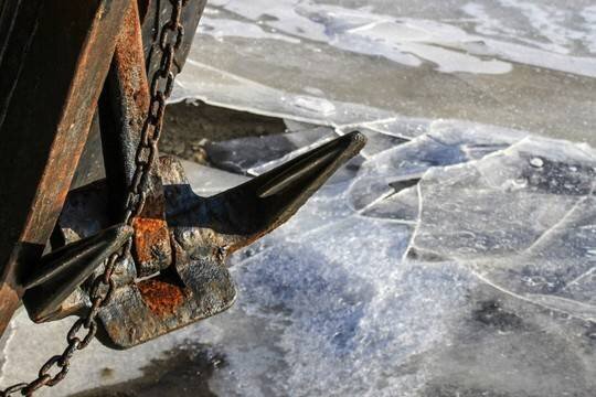    В России не хватает ледоколов для развития Северного морского пути