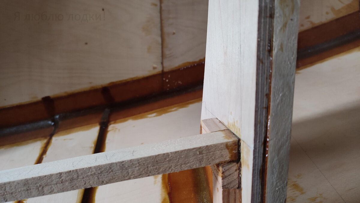 И брусок на переборке бака