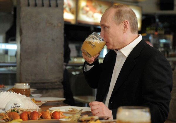 Попробовал любимое пиво Путина: стоит ли отдавать за него 150-250 рублей?