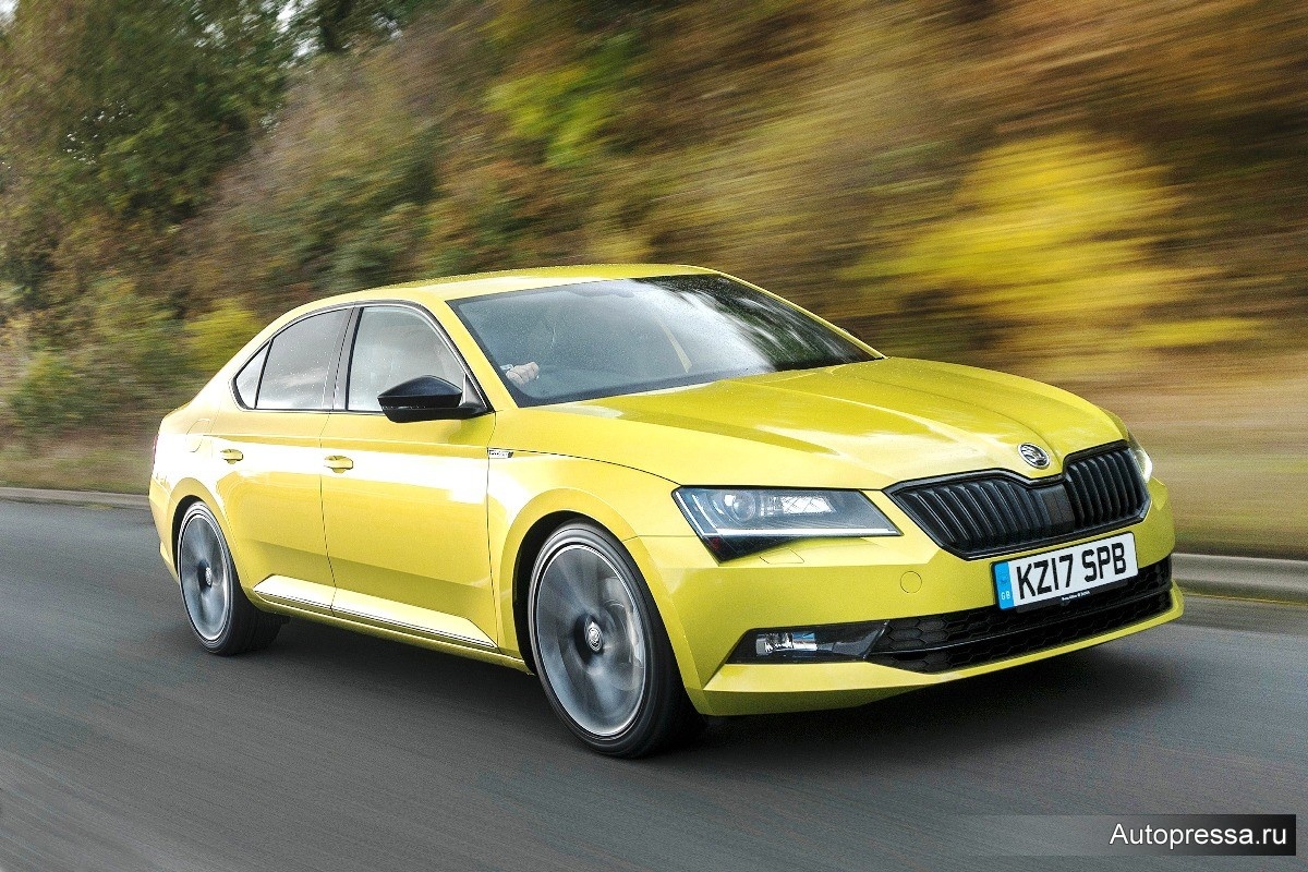 Модель Skoda Superb была разработана основываясь на модели Фольксваген  Пассат, а посему, нового в нее ничего не вложили, кроме, конечно же,  дизайна.  Всего у автомобиля шесть модификаций, из них 3 бензиновых и 3 дизельных.  Именно дизельный вариант Superb полюбился покупателям, переживающим за  окружающую среду, особенно если учесть, что автомобиль состоит из  деталей, которые впоследствии можно переработать на 95%. 