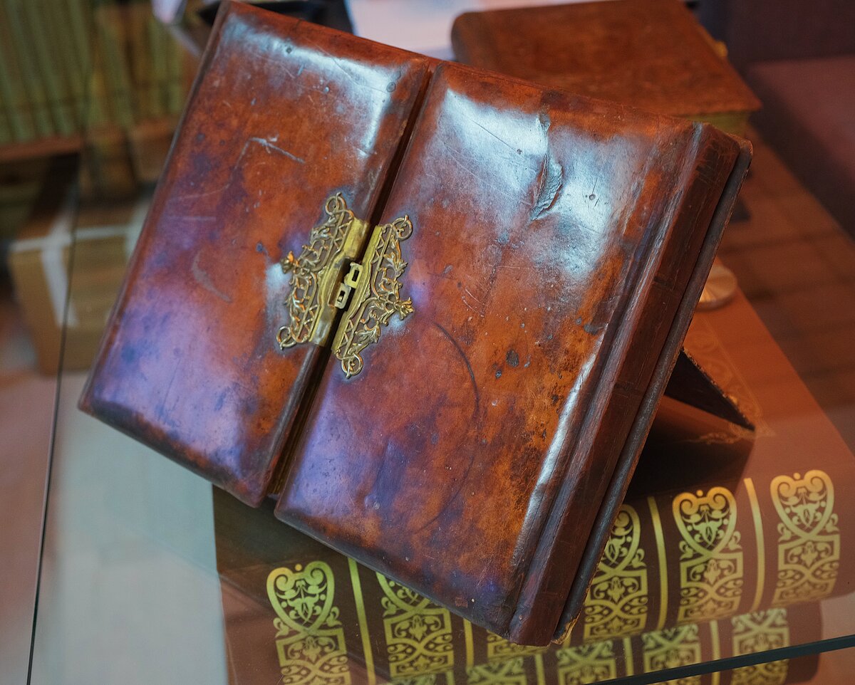 Фотоальбом после реставрации