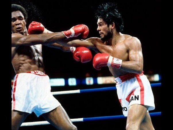 Шугар Рэй Леонард (слева) и Роберто Дюран