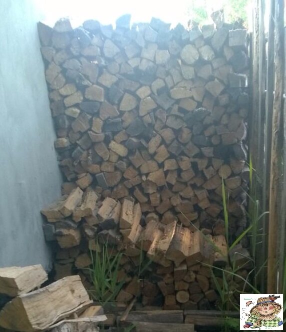 Вниз поддоны, сбоку бруски.