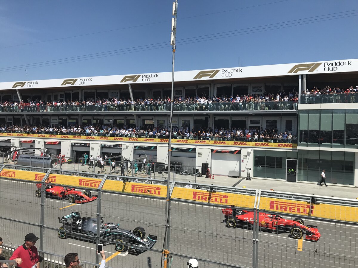 За несколько секунд до начала гонки