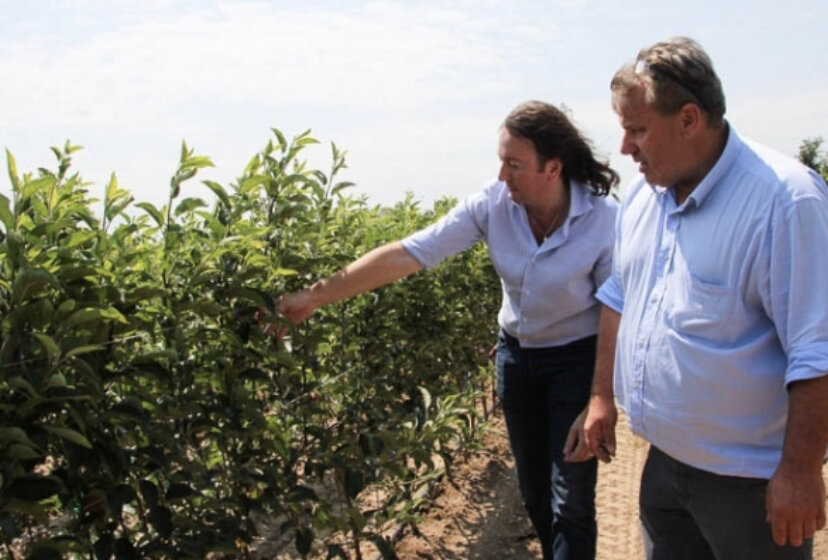 Изобретатели метода в своём саду Маргрейде. 