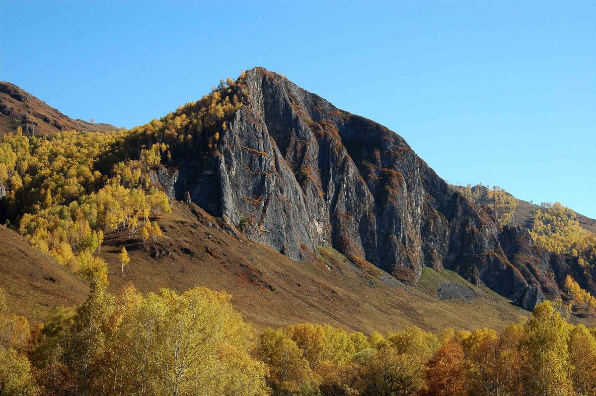 Гора Шаманский камень горный Алтай