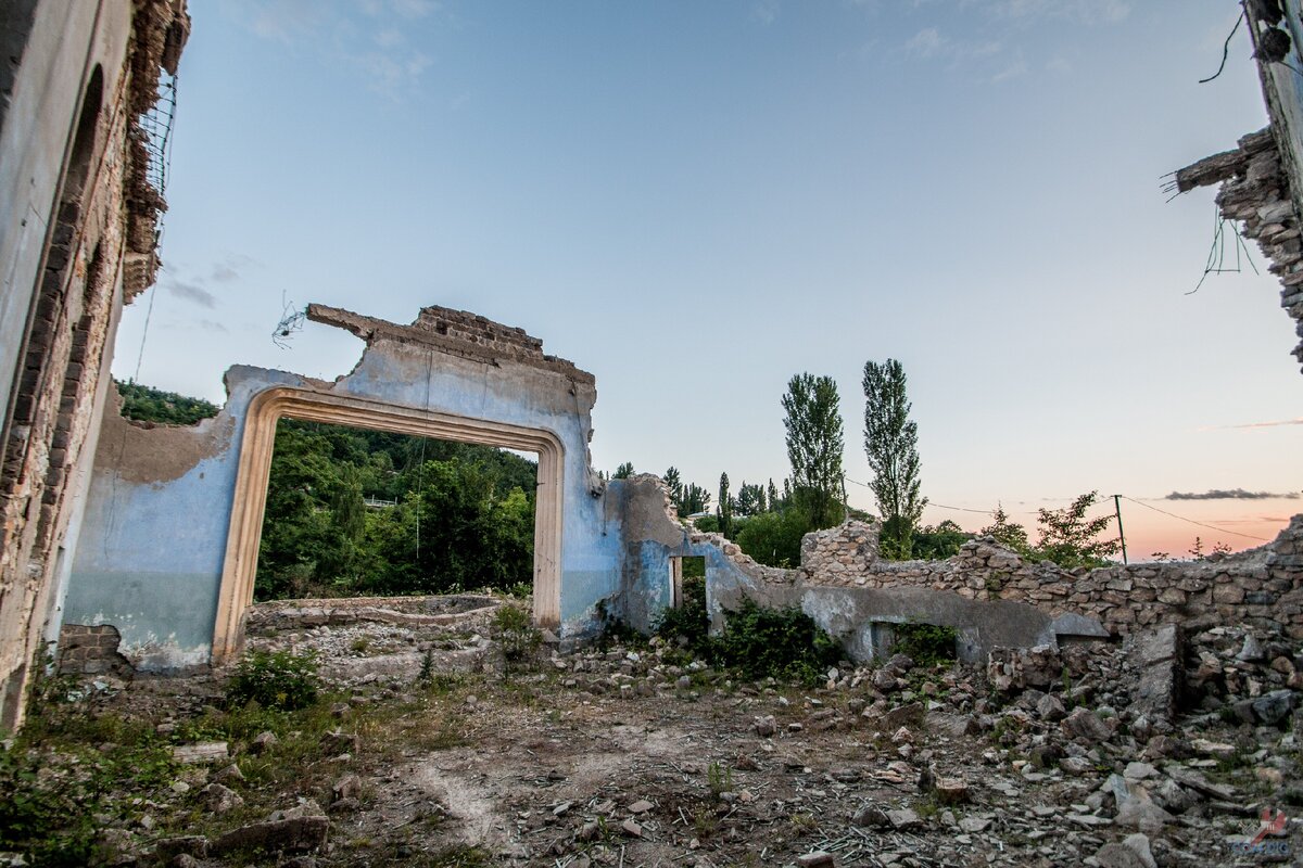 Нашли заброшенный советский дворец пионеров невероятной красоты! | ComDig |  Urban Exploration | Дзен