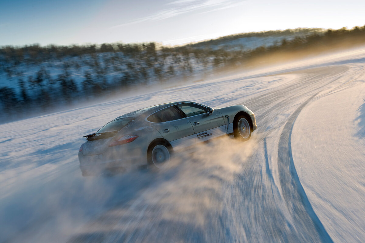 Преимущества привода заднего колеса: