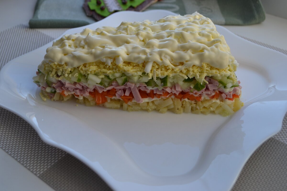 Ну очень вкусный салат - "Кусочек сыра для мышек"