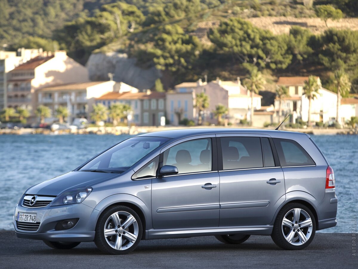 http://opel.autoportal.ua/img/new-cars-gallery/opel/zafira-ii/exterior/opel-zafira-ii-0174441-1600x1200.jpg